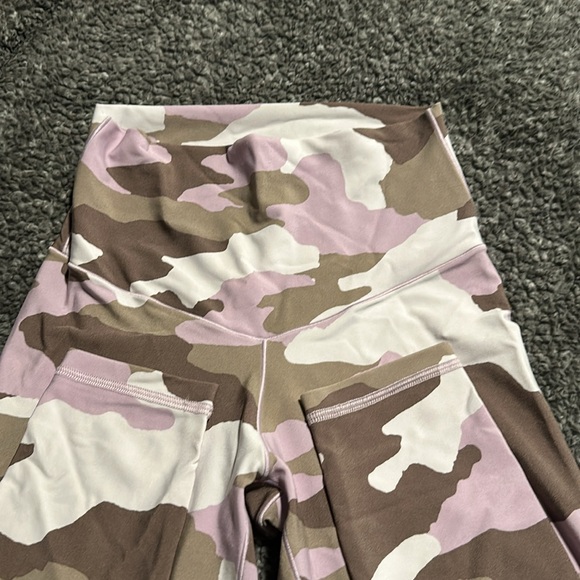 AERIE Offline Real Me Chill Play Move Hi-Rise pink Camo leggings *M* - Picture 3 of 3